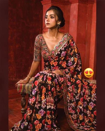 SOFT GEORGETTE FABRIC ON BEAUTIFUL DIGITAL PRINT WITH EMBRODERY HEAVY SEQUENCE AND MULTI THREAD WORK